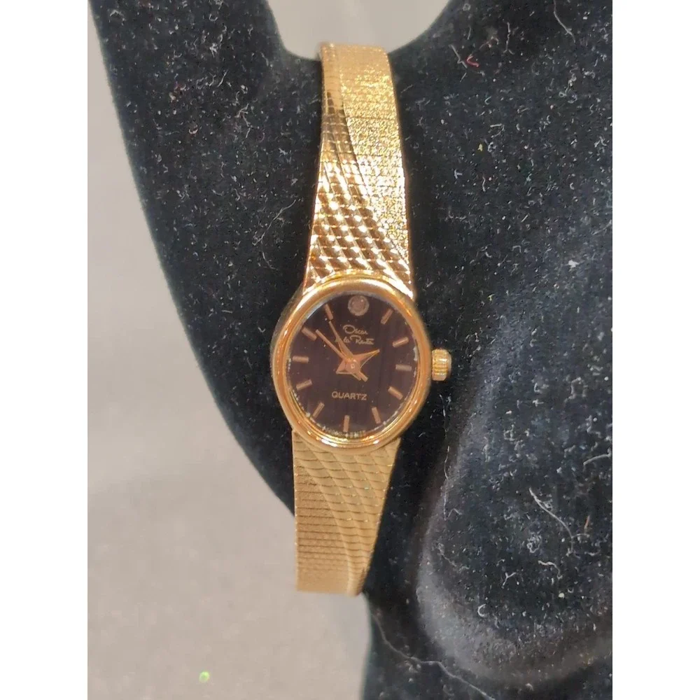 Oscar de la Renta Ladies Watch Gold Tone Textured Bracelet Black Dial 45-196